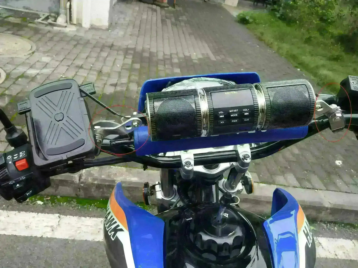 Handlebar view of Hawk DLX 250 motorcycle with handlebar controls, phone mount, and speakers.