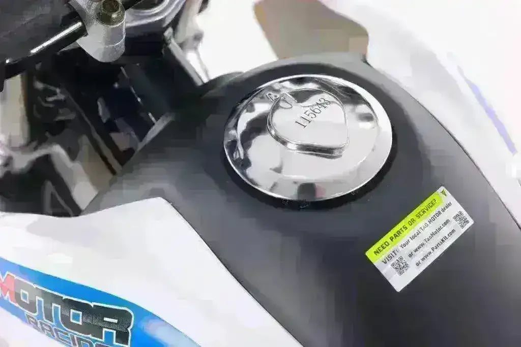 Close-up of a TBR7D 250cc motorcycle fuel tank with chrome gas cap and visible label.