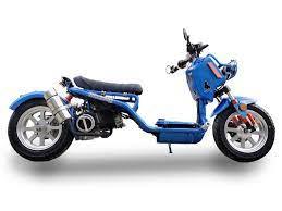 Blue Maddog 150cc scooter side view, modern frame, exposed engine, sporty wheels