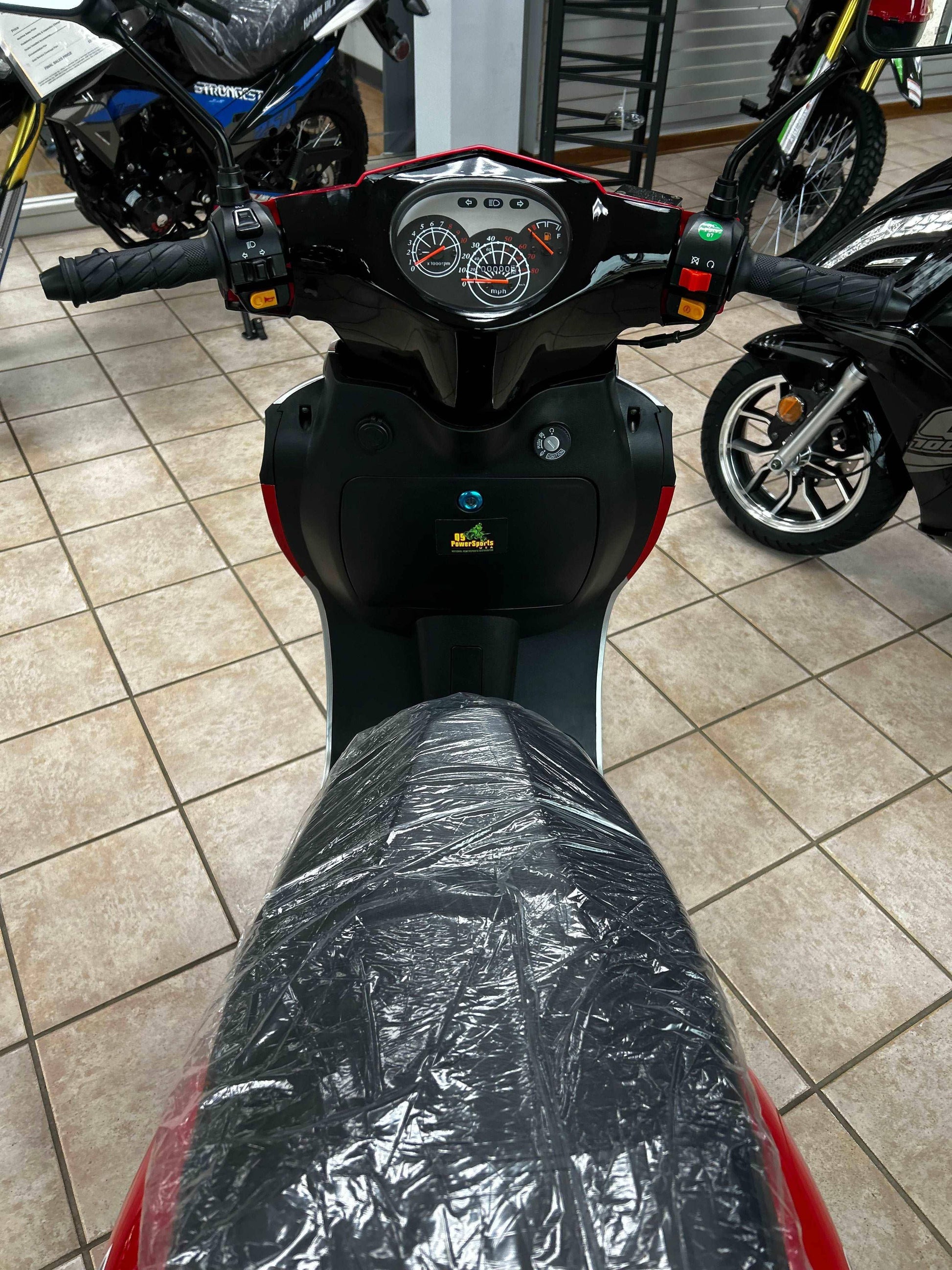 Pilot 150cc Scooters - Q9 PowerSports USA